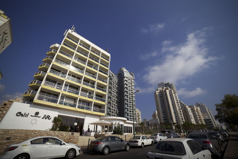 Galil Hotel Нетания Екстериор снимка