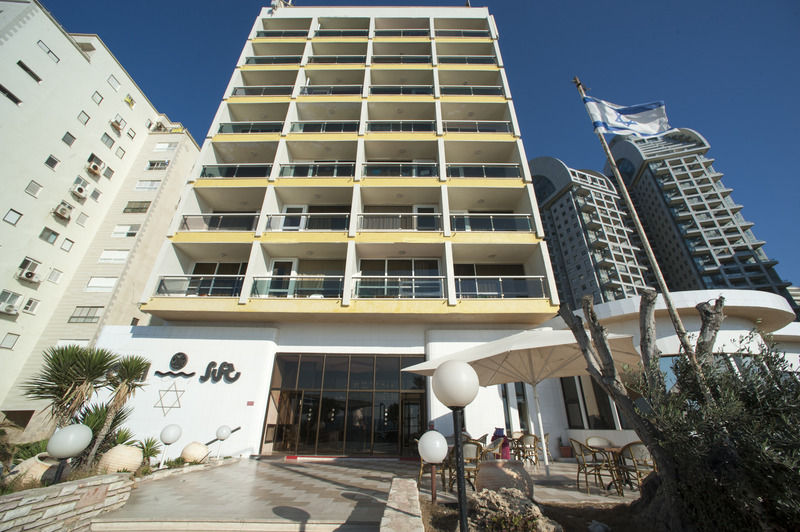 Galil Hotel Нетания Екстериор снимка