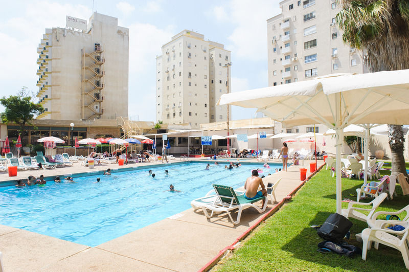 Galil Hotel Нетания Екстериор снимка