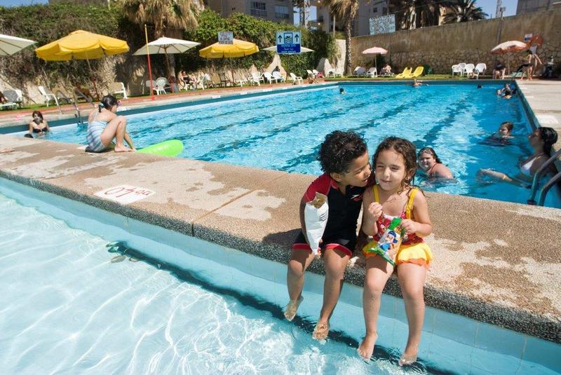 Galil Hotel Нетания Екстериор снимка