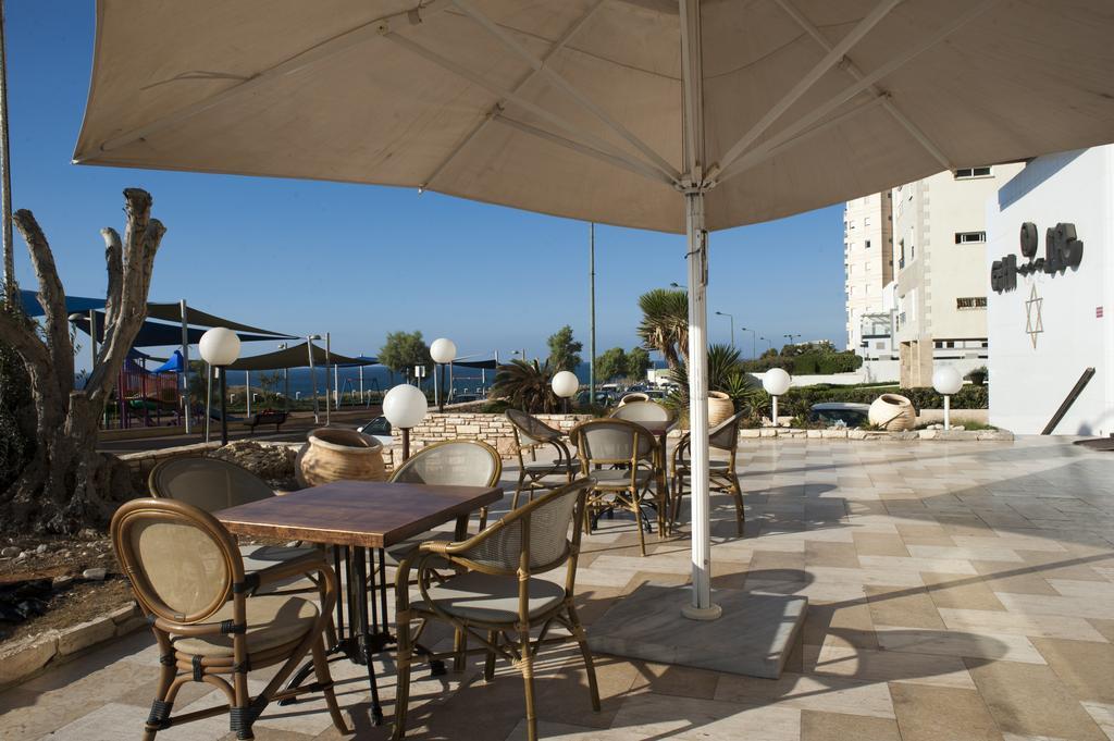 Galil Hotel Нетания Екстериор снимка