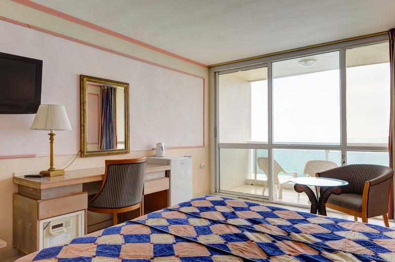 Galil Hotel Нетания Екстериор снимка